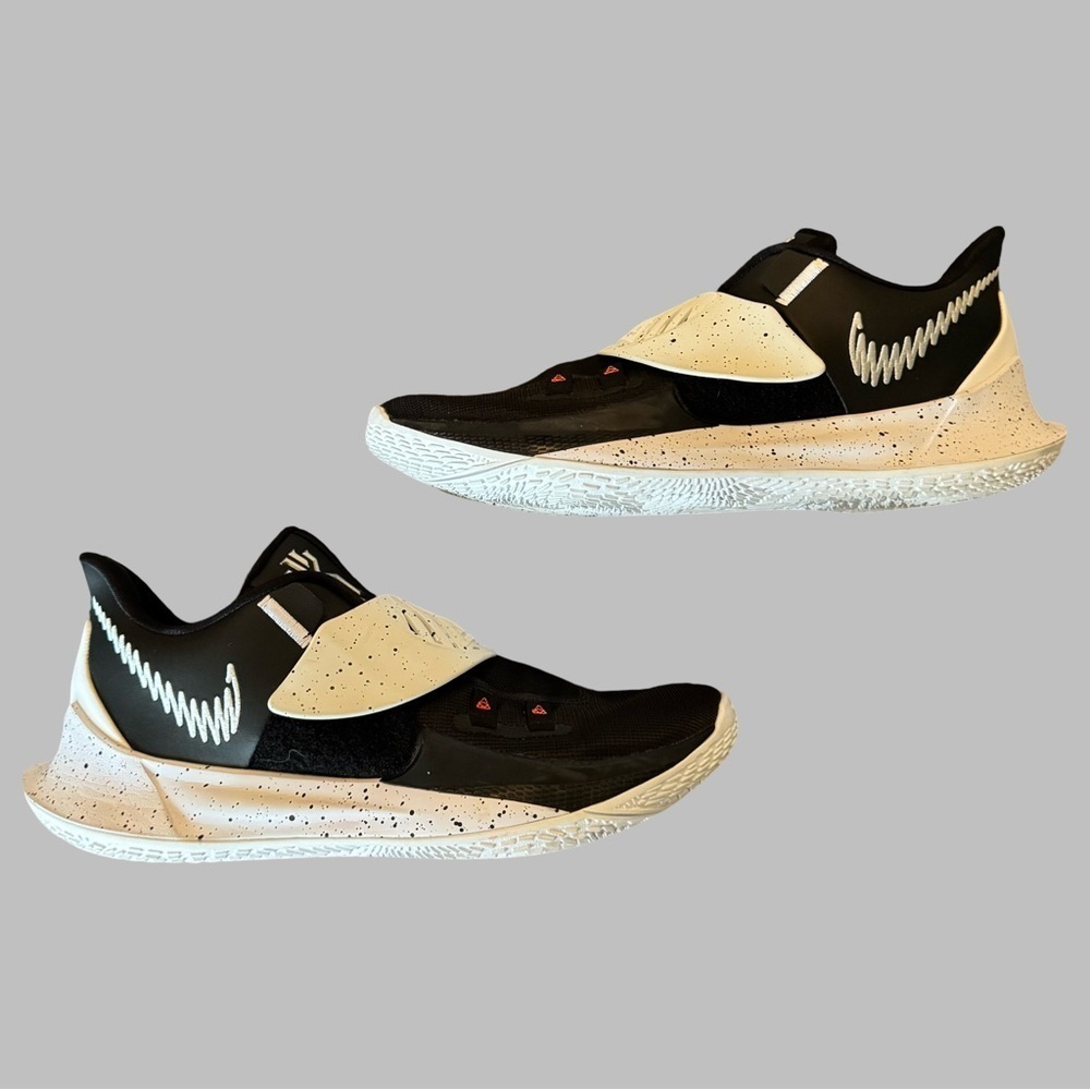 Nike Menâs Kyrie Low 3 Shoes